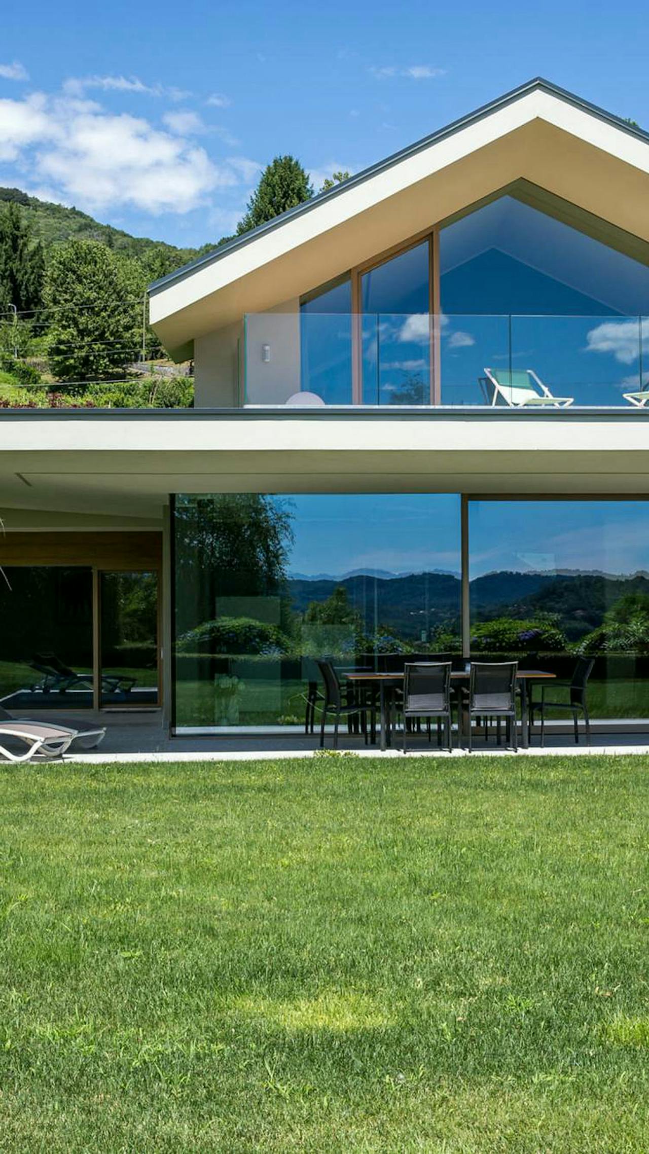 Villa Novara – architecture and exterior