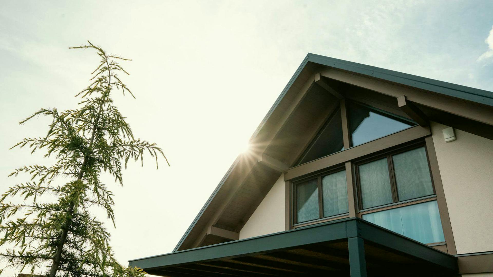 Casa in legno e vetro