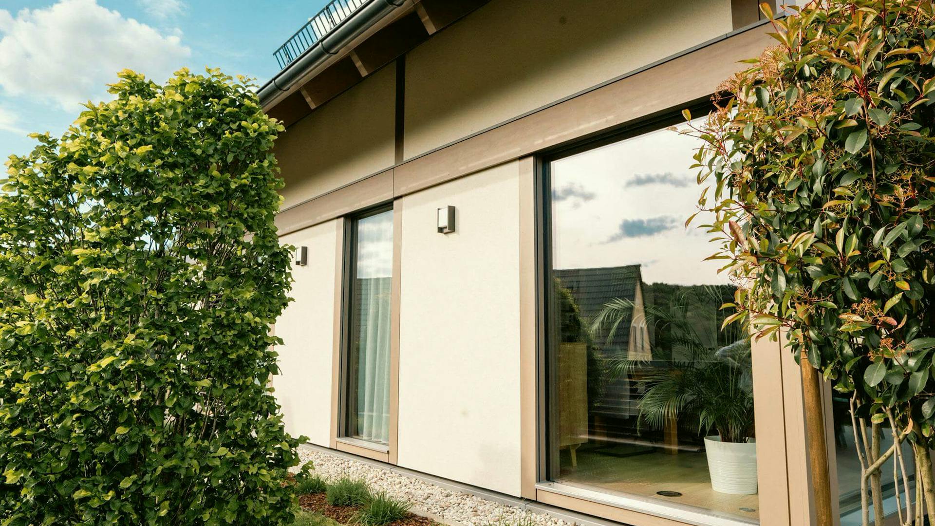 Casa in legno e vetro