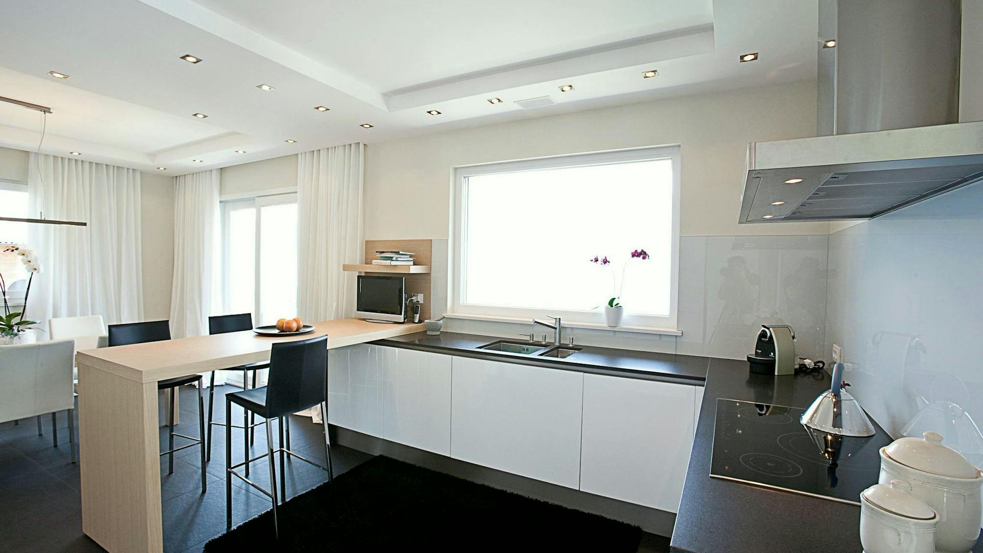 Kuhinja i blagovaonica s pogledom