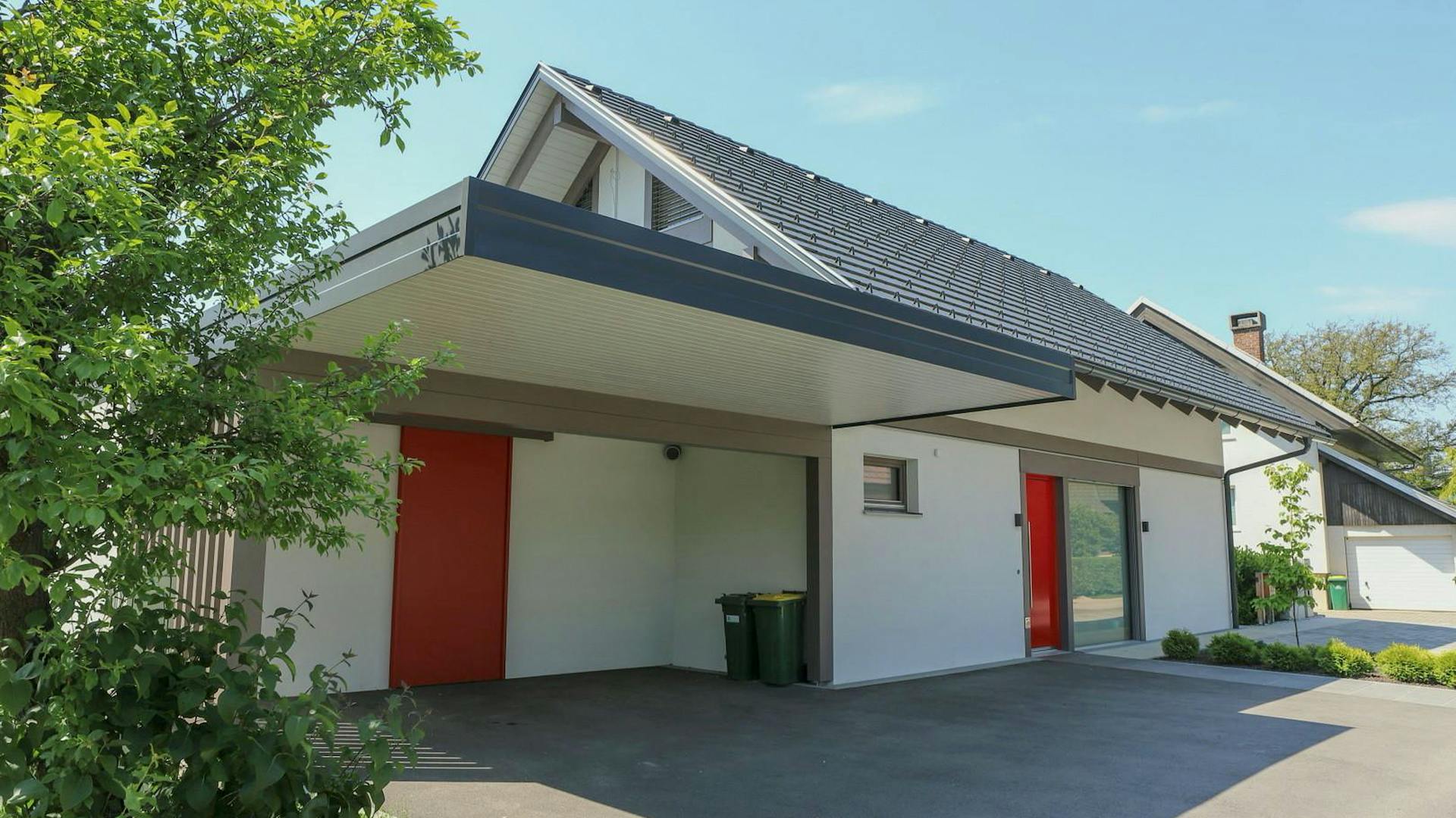 Casa in legno e vetro