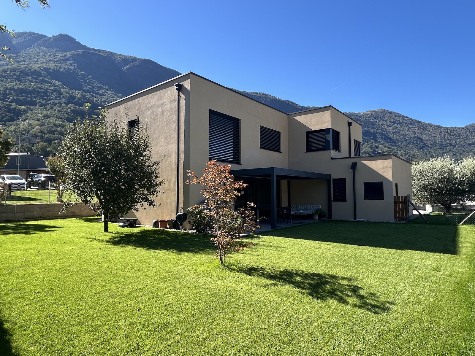 Haus aus Holz und Glas