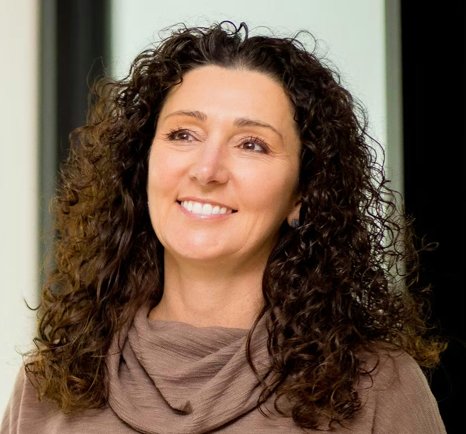 Woman with curly hair, smiling