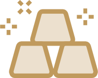 Drei Goldbarren die als Pyramide gestapelt sind.