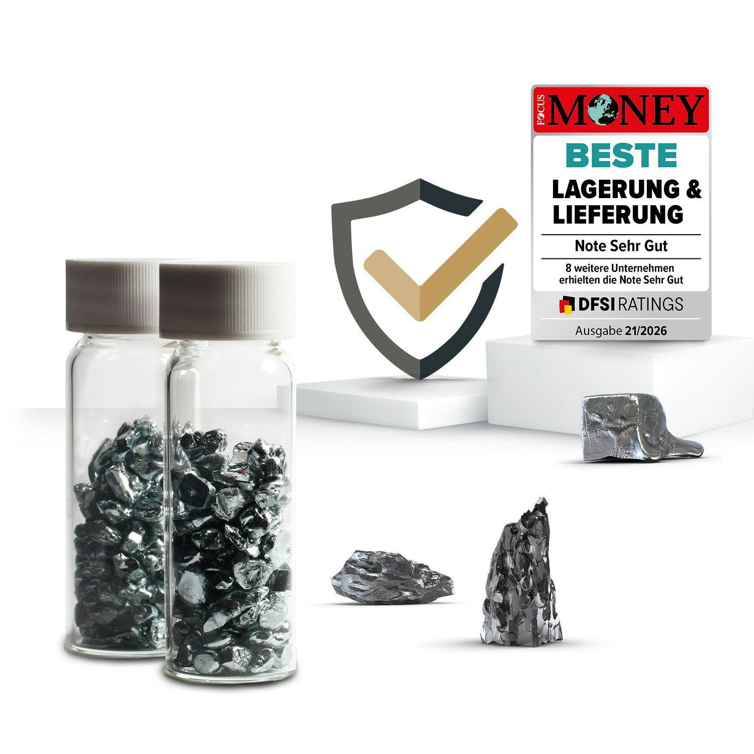 Im Vordergrund stehen zwei kleine Flaschen mit Technologiemetallen, welchen einzeln daneben stehen. Dahinter steht, auf einem Podest die Auszeichnung von Focus Money für Beste Lagerung & Lieferung. Sparen auch Sie in Anlagemetalle mit Golden Gates.