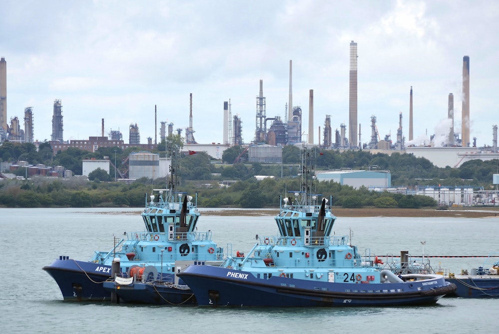 Solent Towage Ltd tugs "Apex" and "Phenix", with Fawley Refinery providing the background. (via Roger Marks, Flickr)