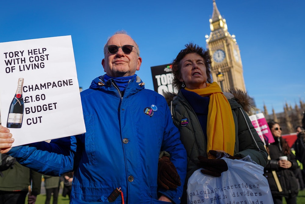 Protester_with_placard_'Tory_help_with_cost_of_living_-_Champagne_£1.60_budget_cut.'