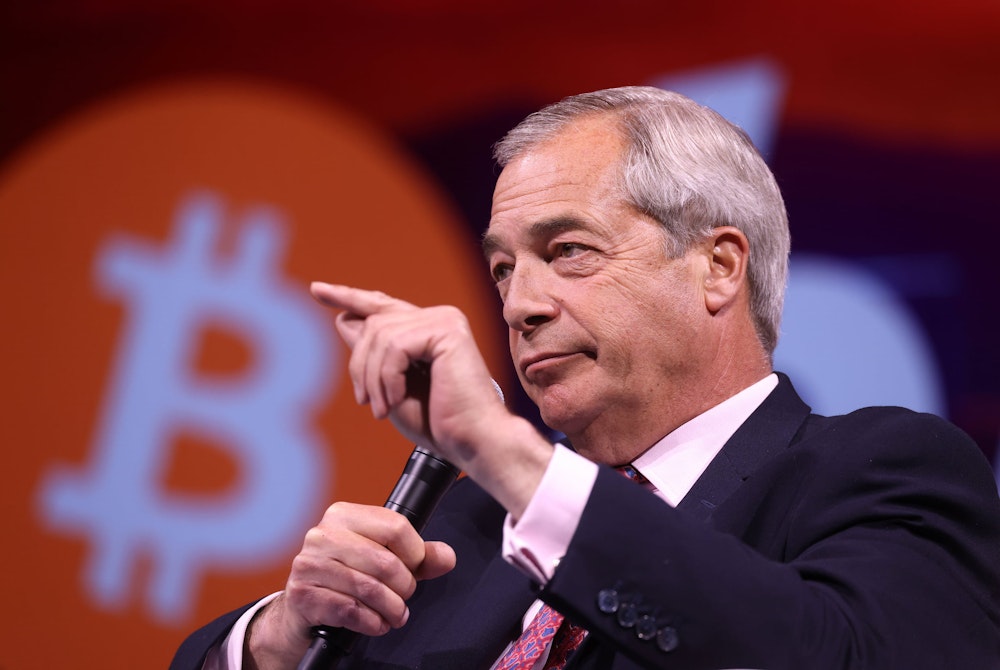 Nigel Farage speaking with attendees at Bitcoin 2025 (Via Gage Skidmore on flickr)