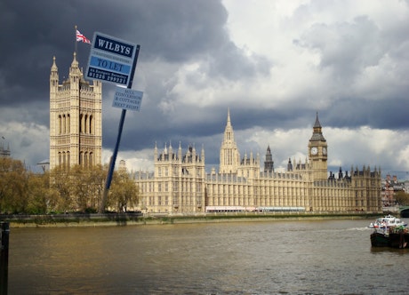 Houses of parliment with to let sign in front