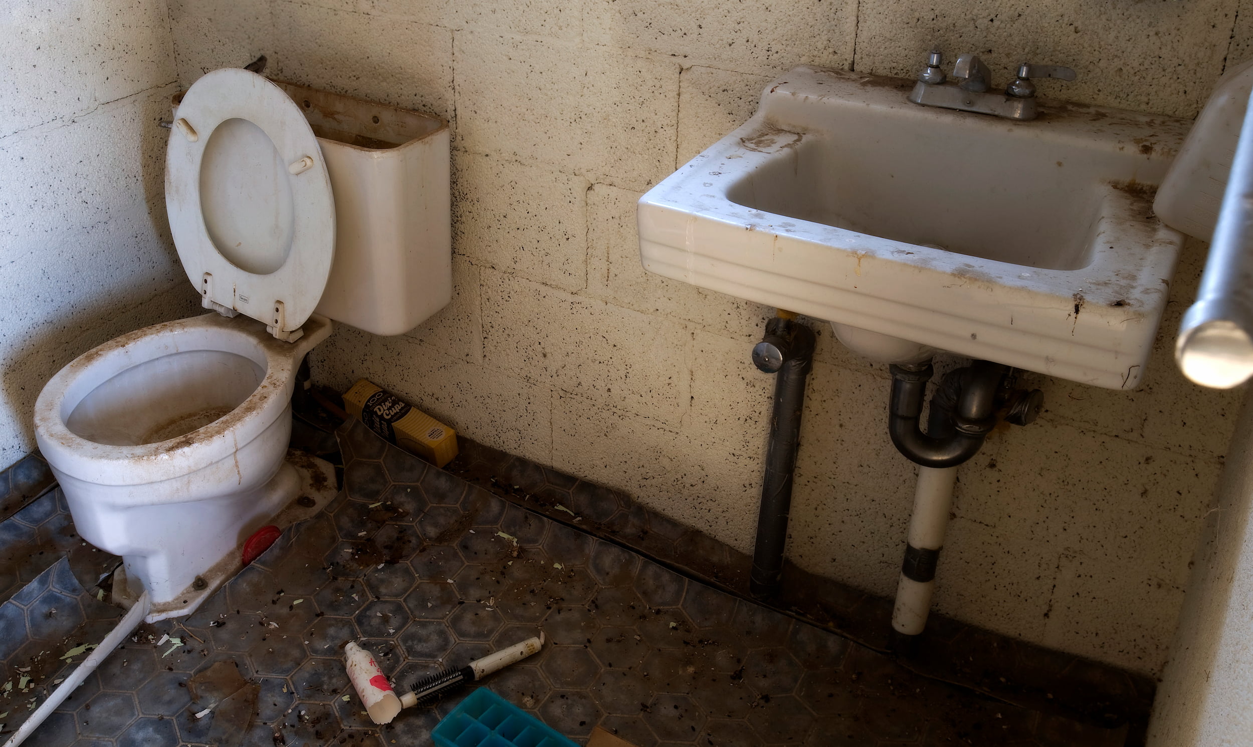 Dirty bathroom