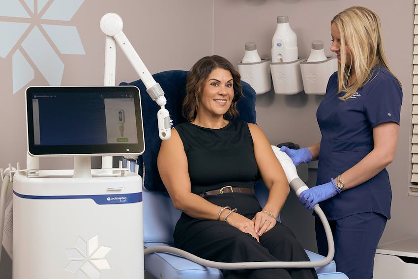 woman getting coolsculpting