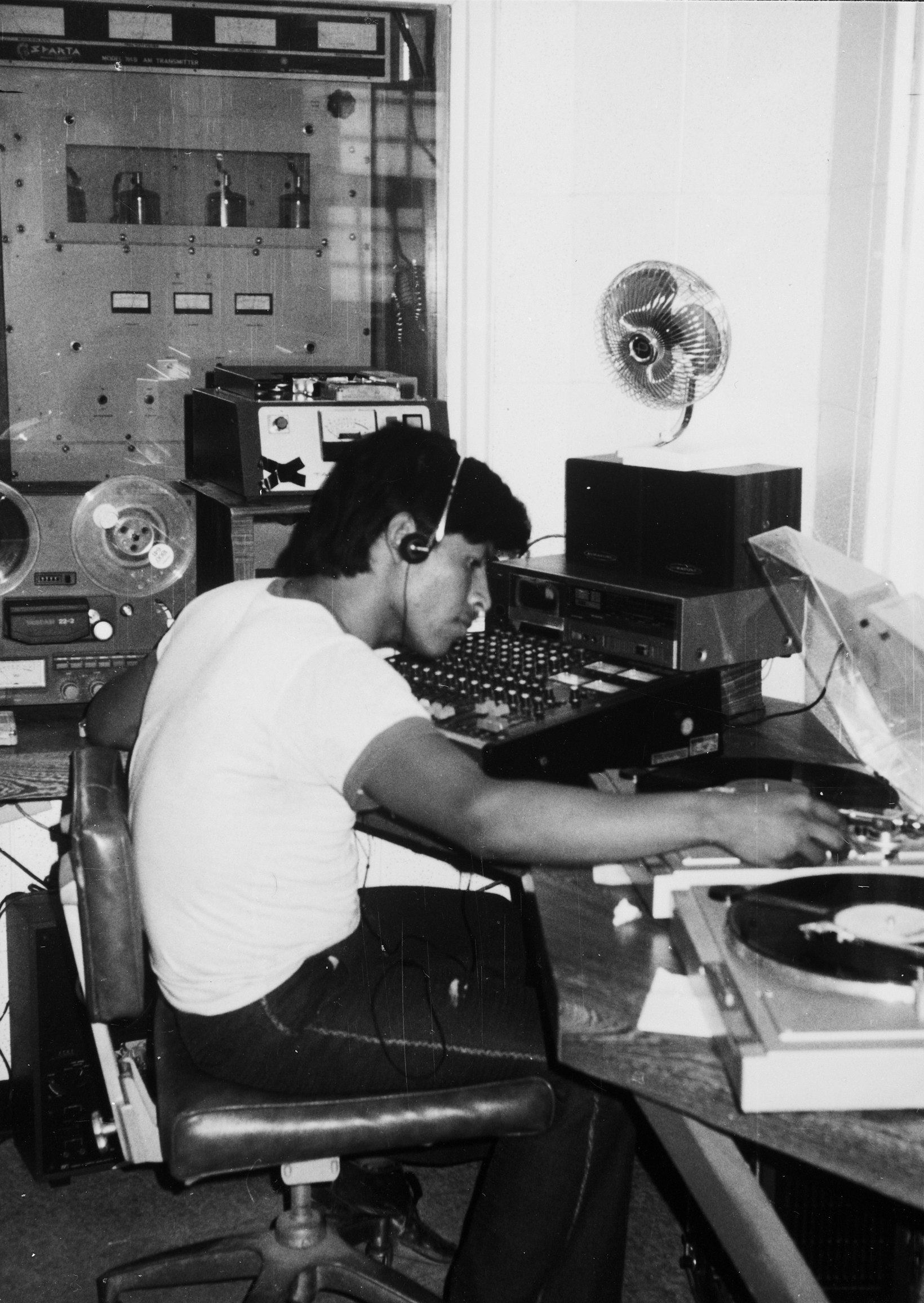 "On the Air" at Radio Bahá’í, Panama