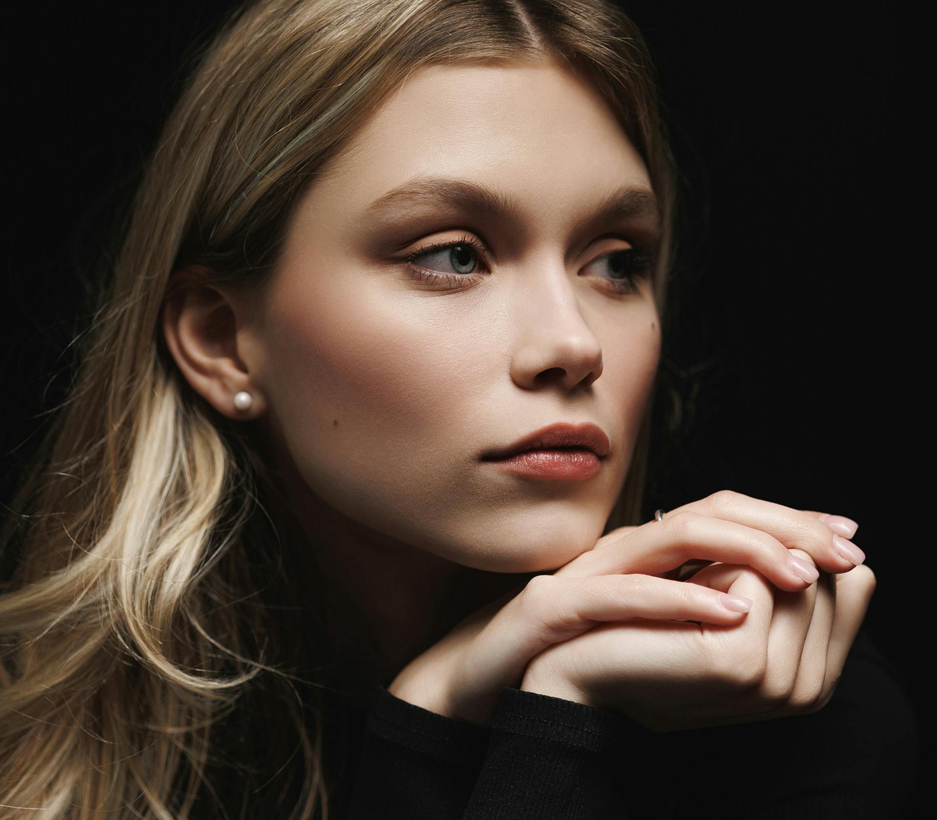 woman resting her chin on her hands
