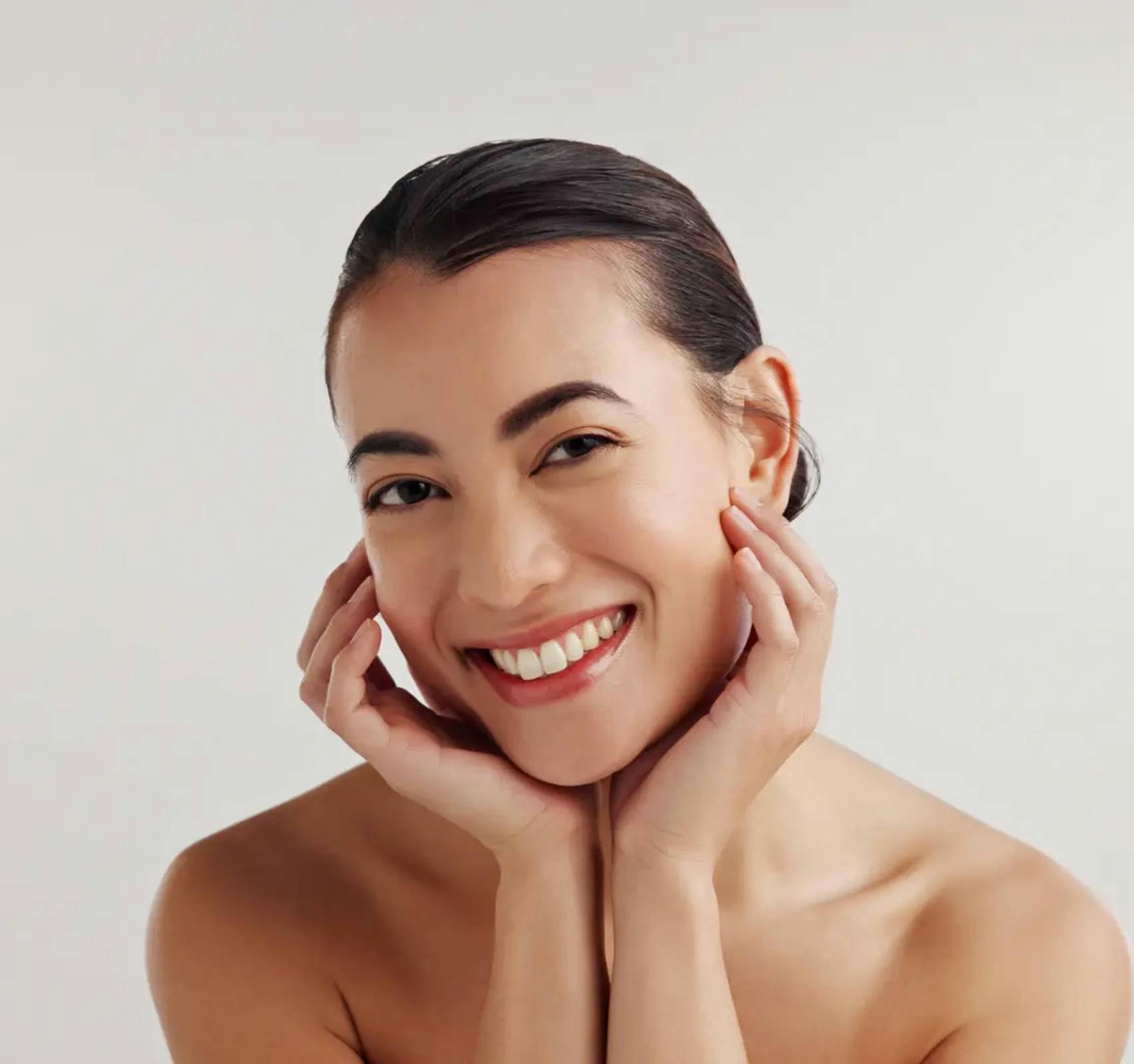 woman smiling resting chin in hands