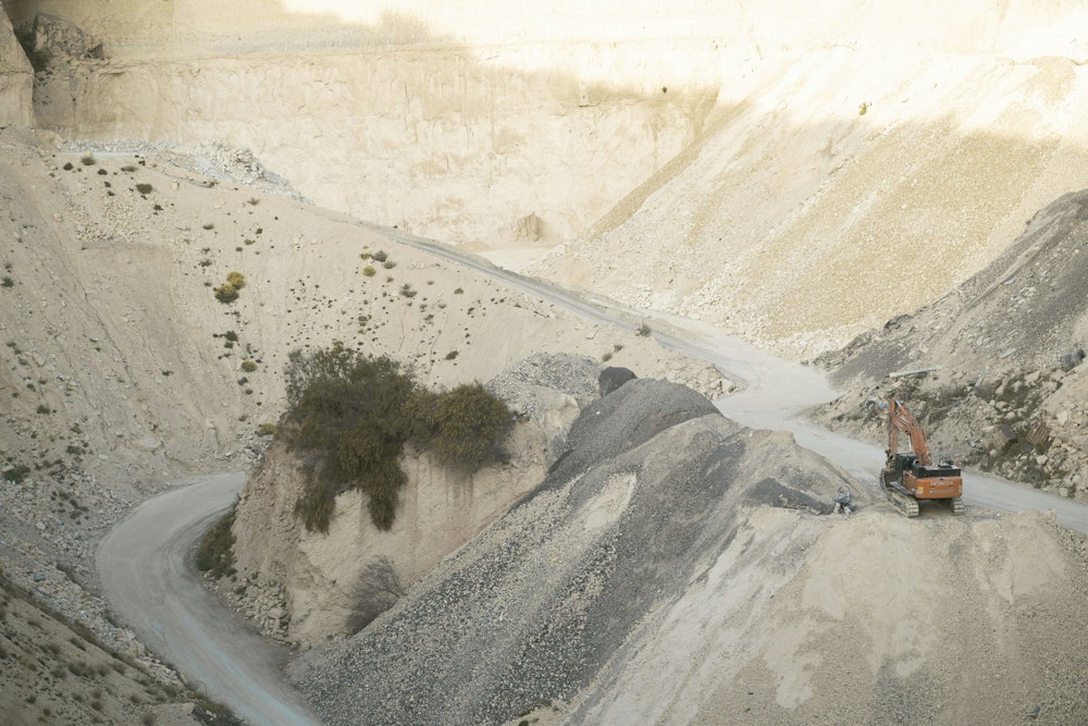snow covered mountain during daytime
