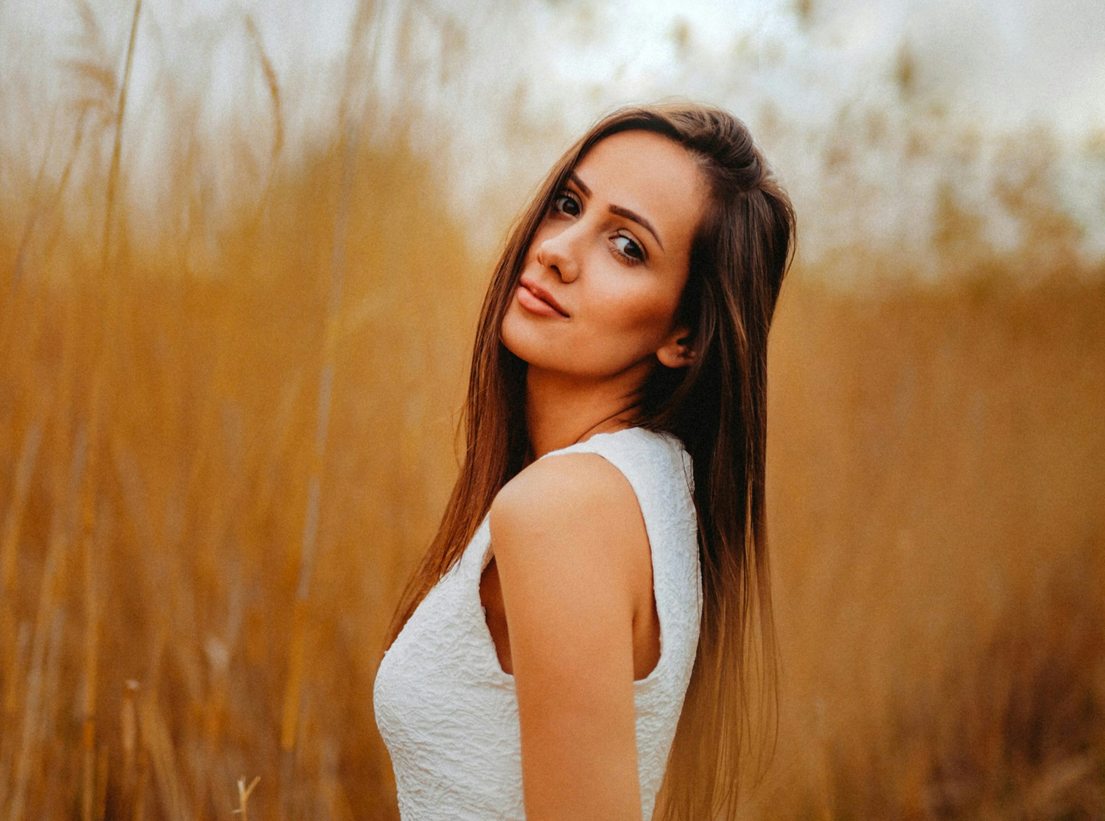 Woman glancing over her shoulder