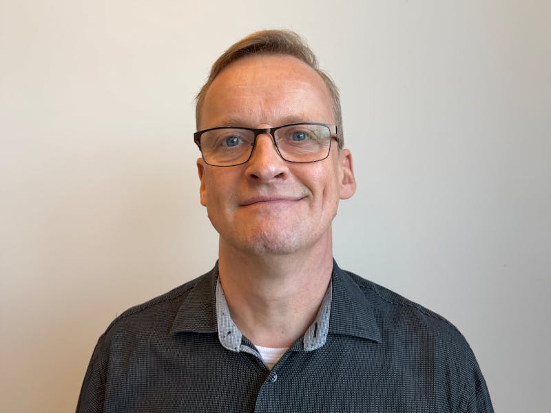 Portrait of Emil Øelund, a professional at ServiceNow partner Adeno.