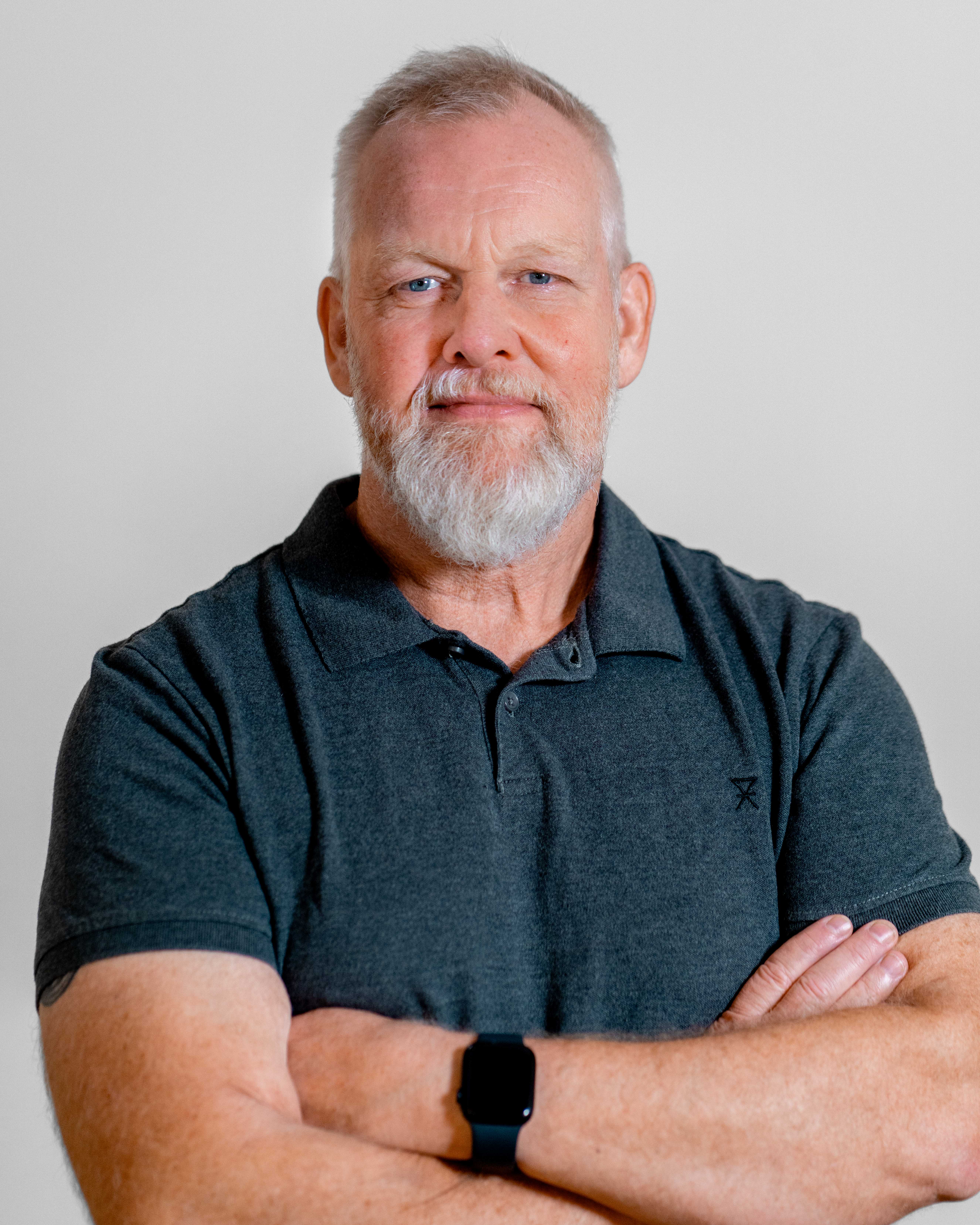 Portrait of Henrik Højager, a ServiceNow professional, posing with arms crossed.