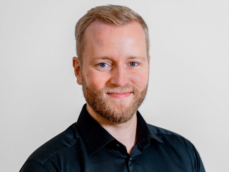 Portrait of Jonas Schneekloth, a ServiceNow professional.