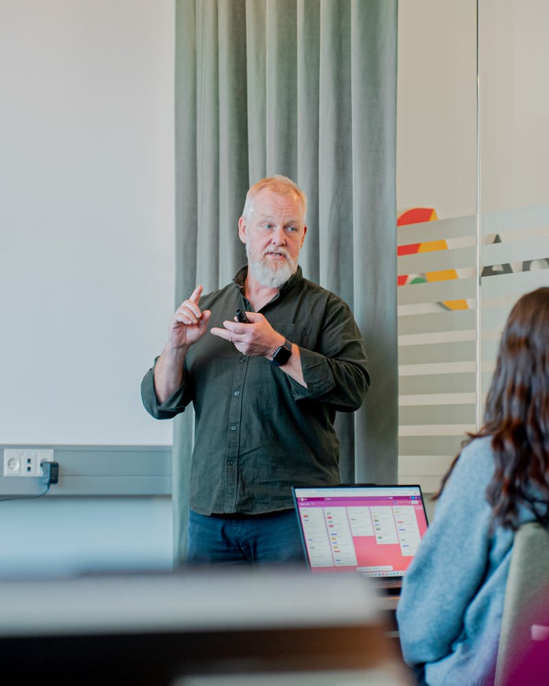 A man with a white beard presenting a ServiceNow training session.