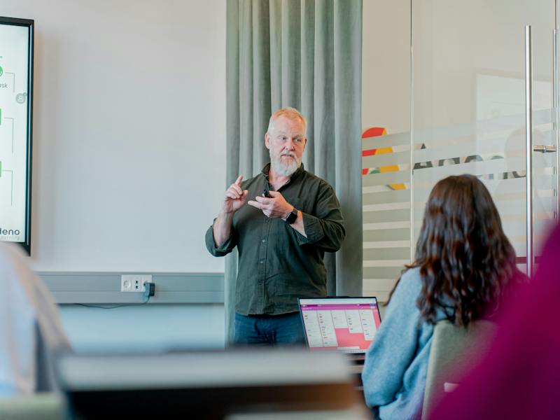 A man with a white beard presenting a ServiceNow training session.