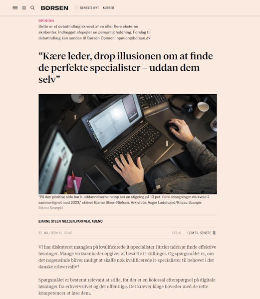 A person working on a laptop in a Børsen article from ServiceNow partner Adeno.