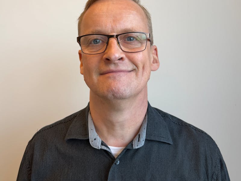 Portrait of Emil Øelund, a professional at ServiceNow partner Adeno.