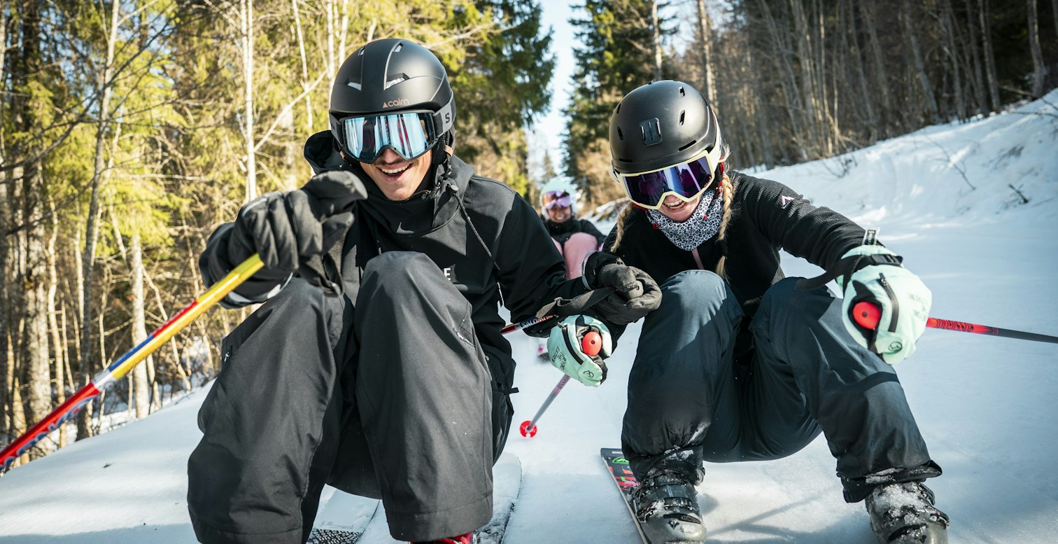 Ski jeunes sourires casques