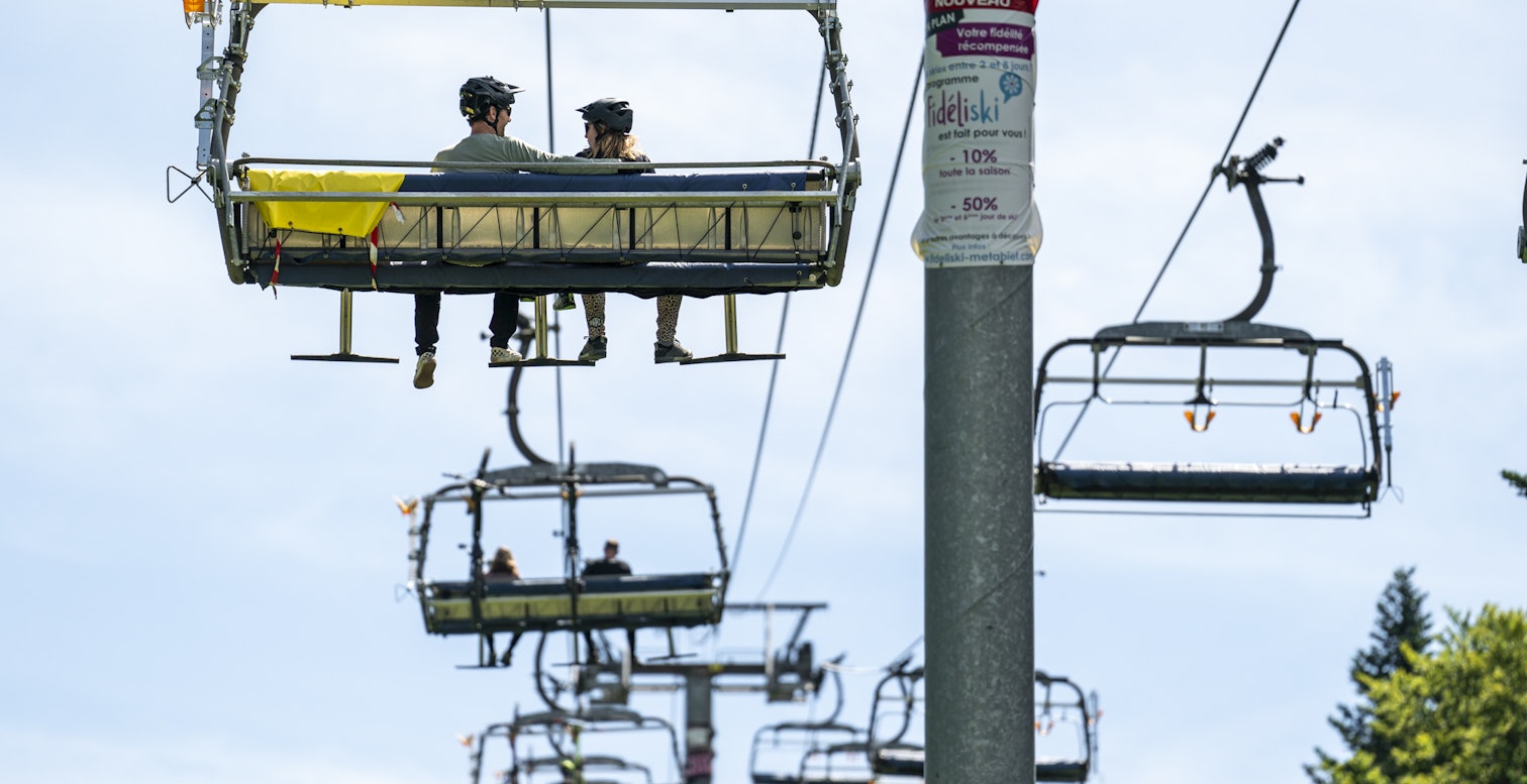 Couple sur le télésiège du Morond