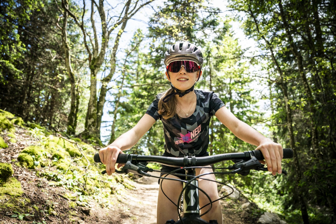 portrait enfant descente VTT sourire