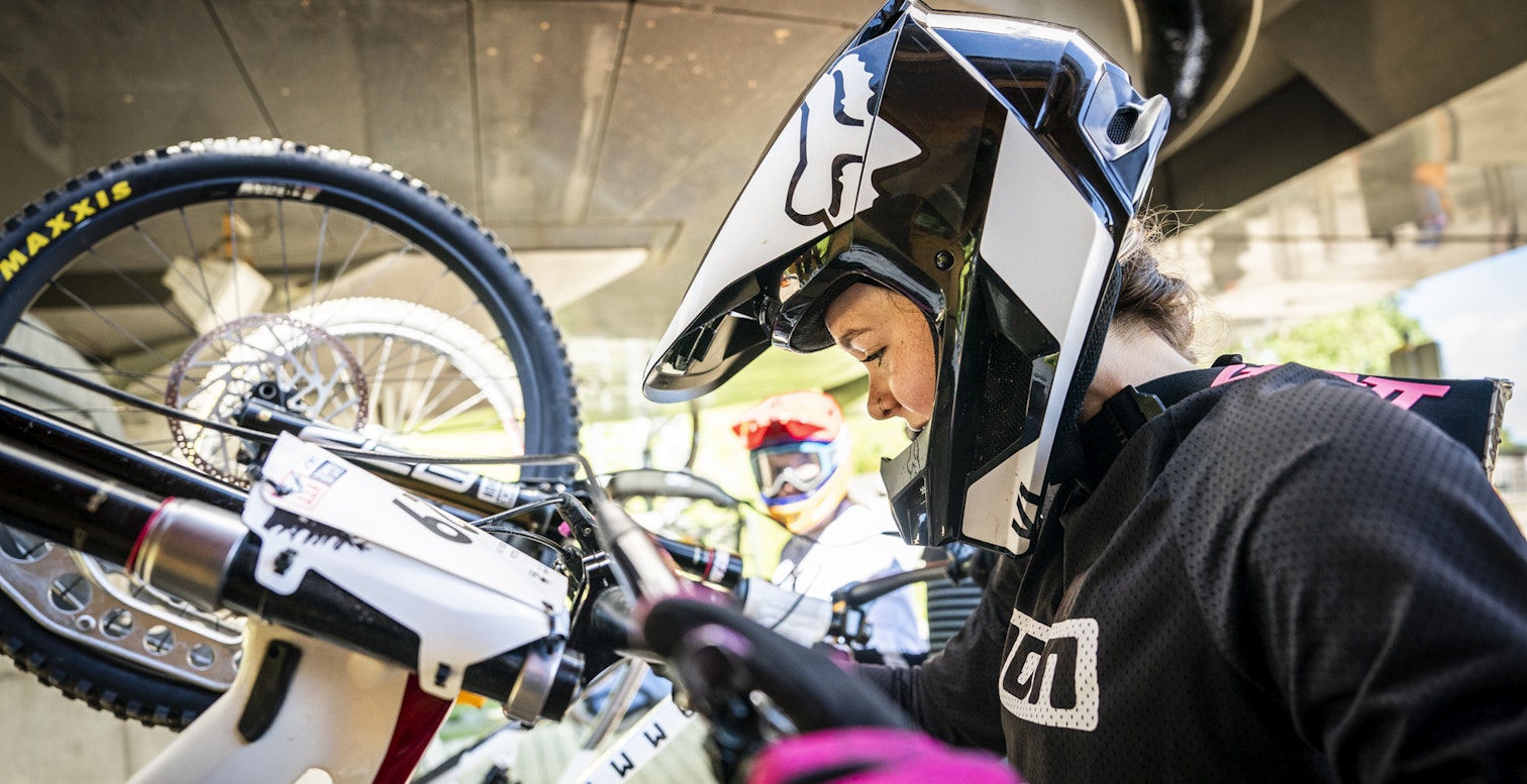 Gros plan attente télésiège VTT