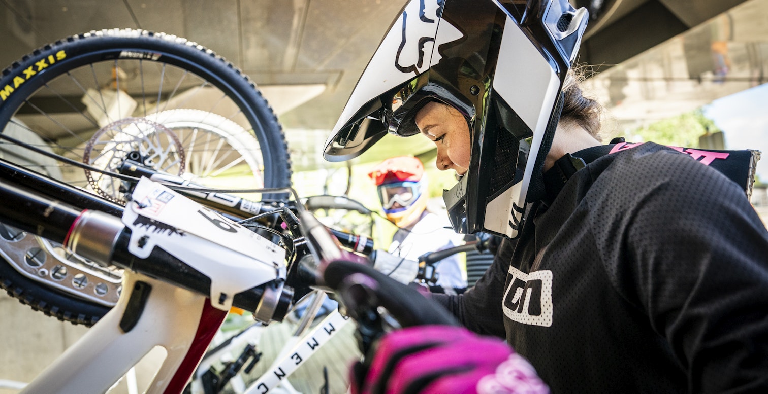 downhill mountain bike helmet