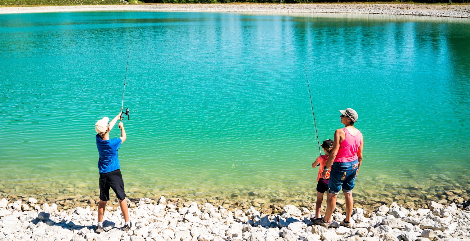 famille pêche lac