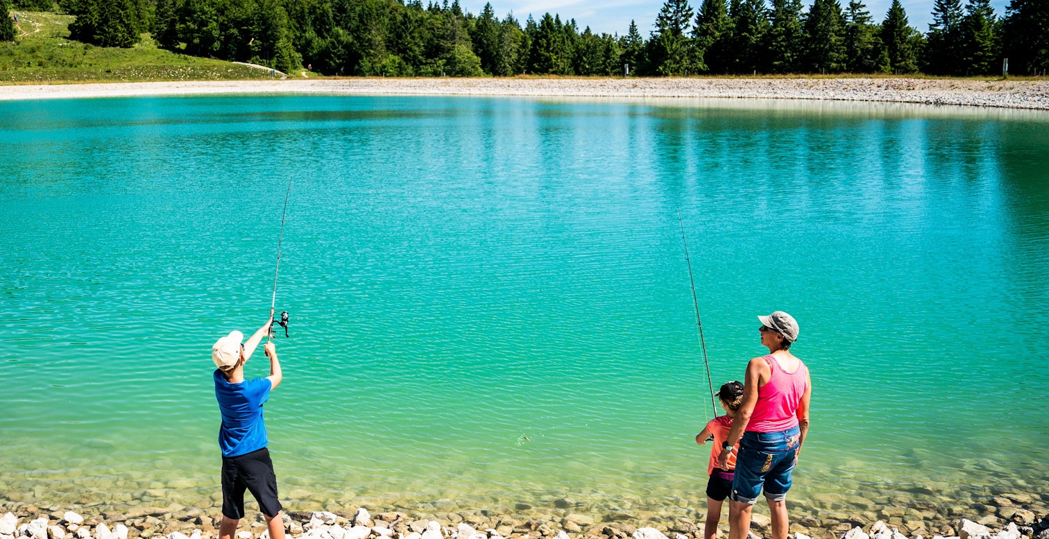 famille pêche lac