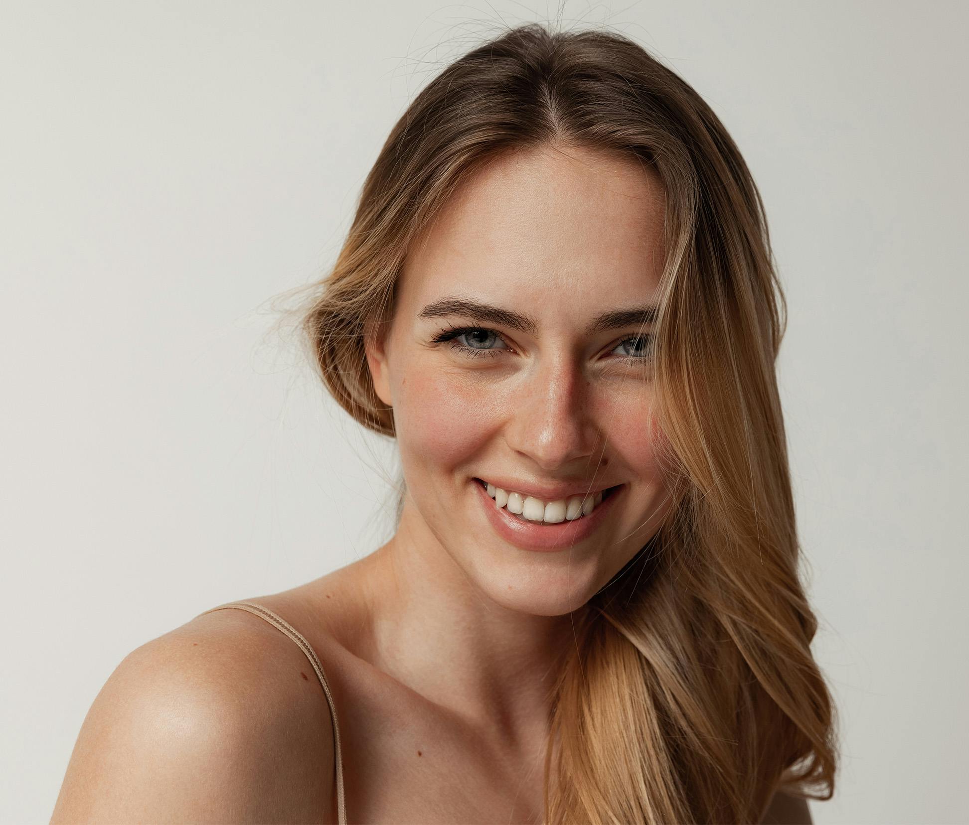 Woman with her hair to the side