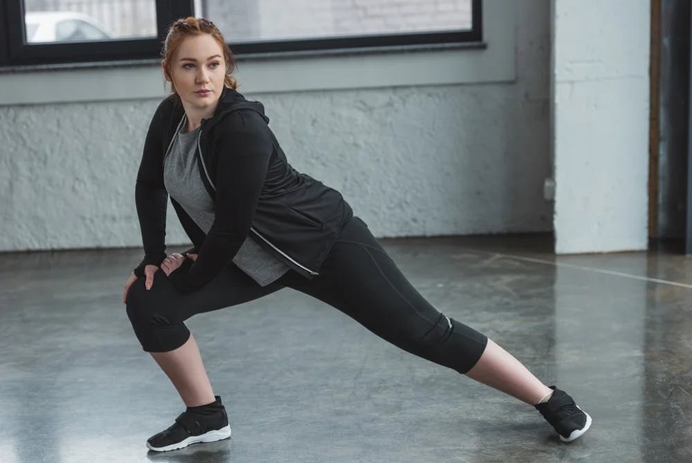 woman doing a lunge