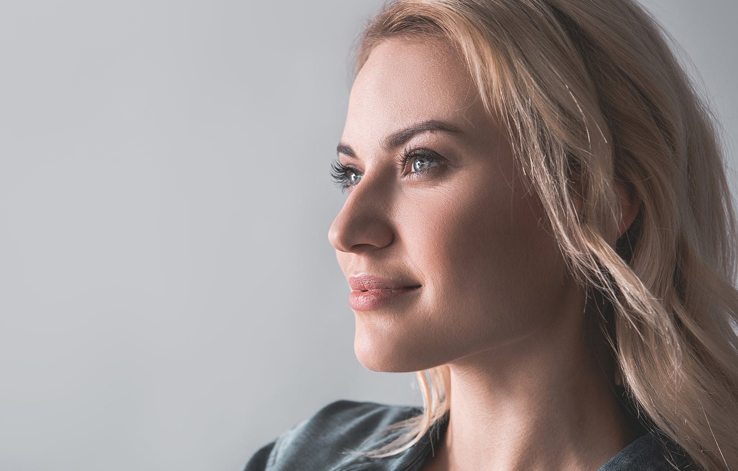 Woman turned to the side