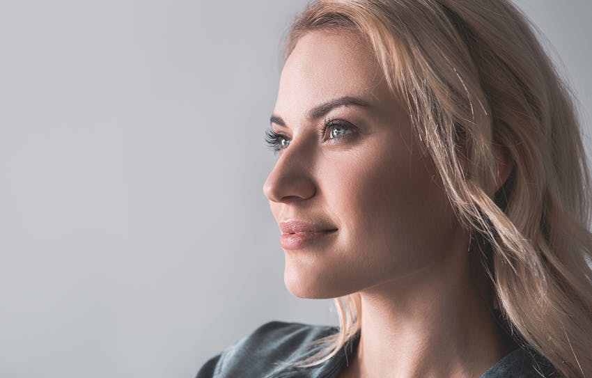 Woman turned to the side