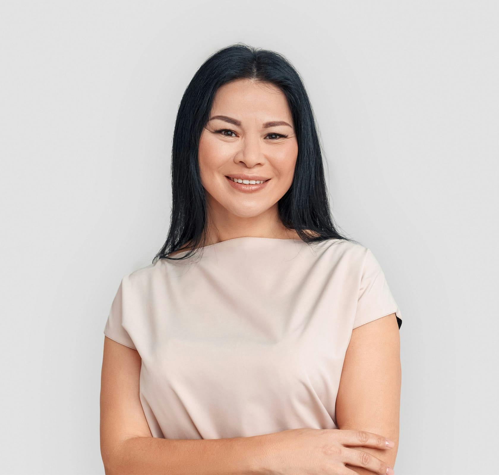 dark hair woman smiling