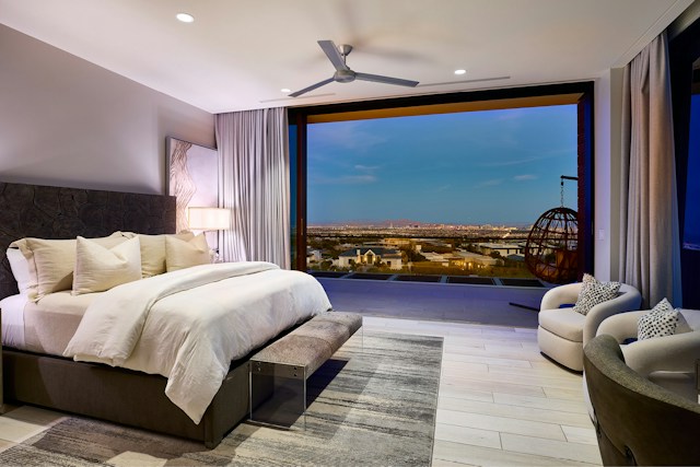 Club Tower Suite 16 3