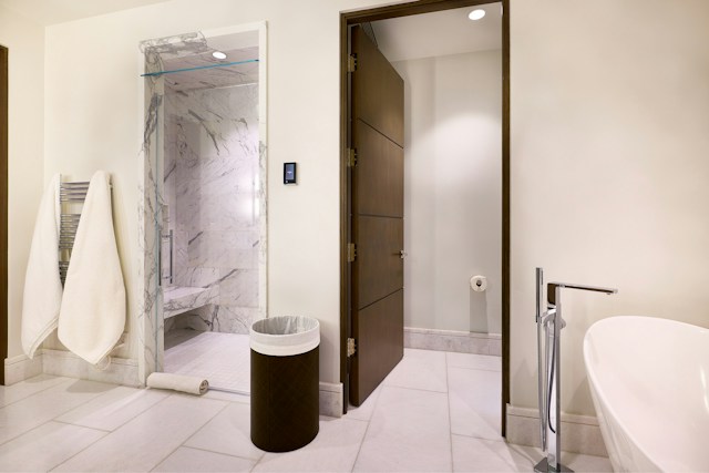 Club Tower Suite 16 5