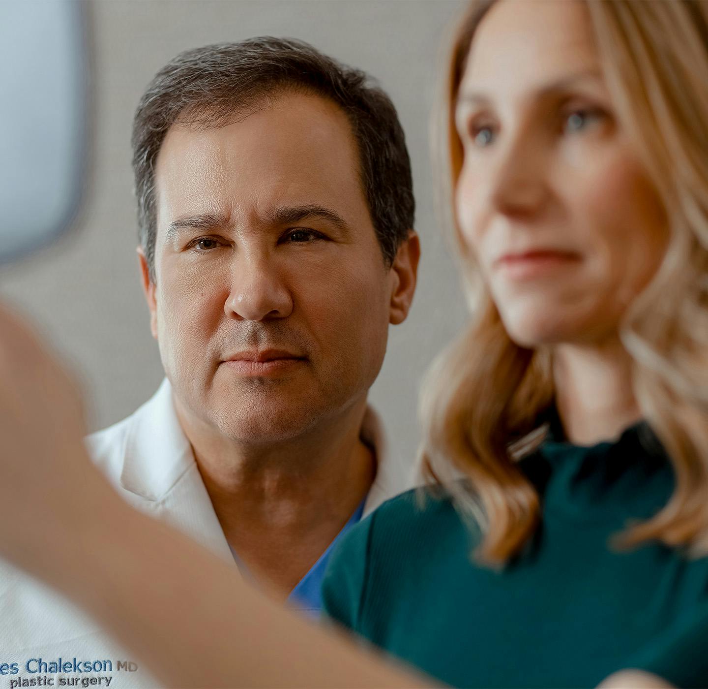 Doctor and women holding mirror