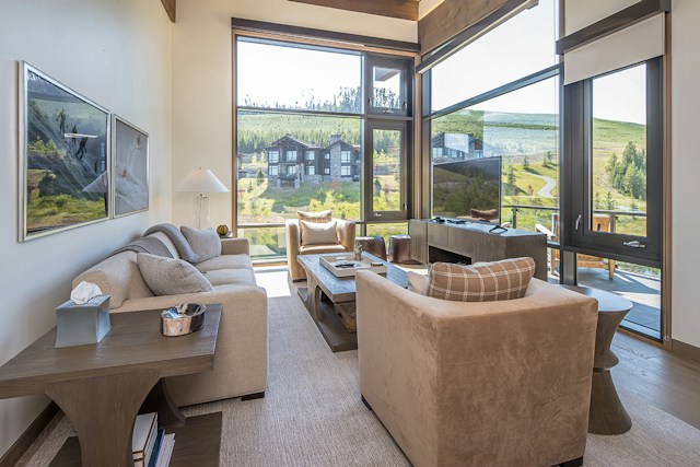 Golf Clubhouse Suite 2 5