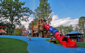  Platsbyggd lekställning i Borås — naturmaterial