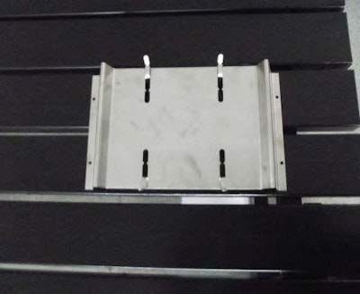 Hållare för engångsgrill