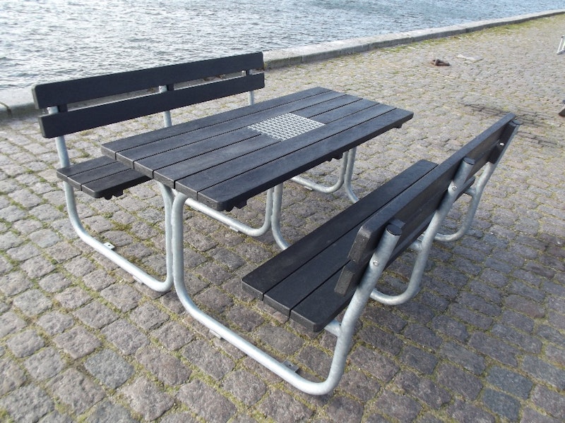 Bänkad 1700 med grillplats - bild 3