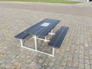 Bänkad 1700 med grillplats - bild 4