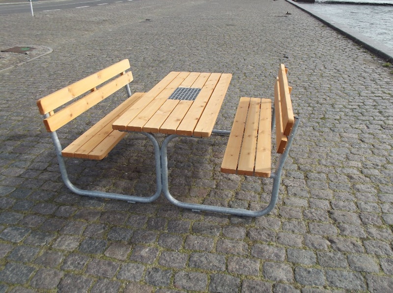 Bänkad 1700 med grillplats - bild 2