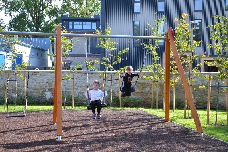 Gungställning BELL-FLOWER 3 ställen (1+2), stålfästen (utan säten och beslag)