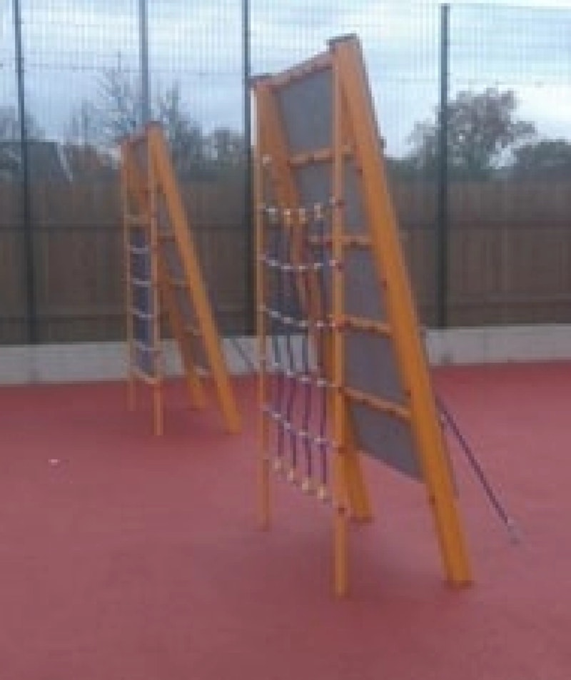 Lutande Klättervägg - bild 2